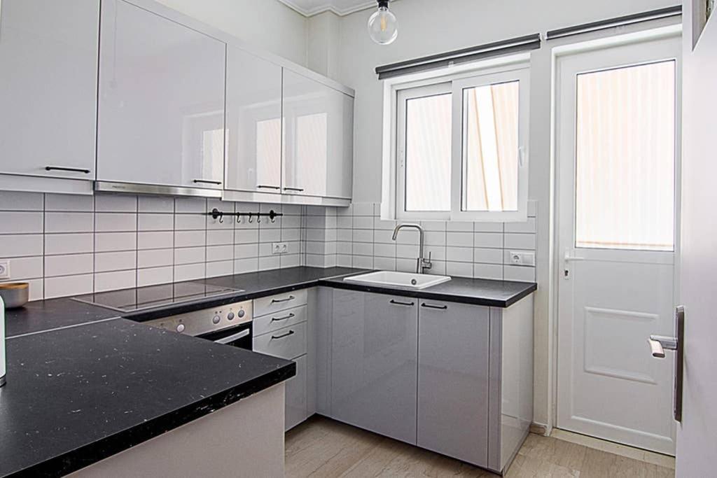 Cozy Flat With 1 Bedroom Next To Metro Station Atene Esterno foto