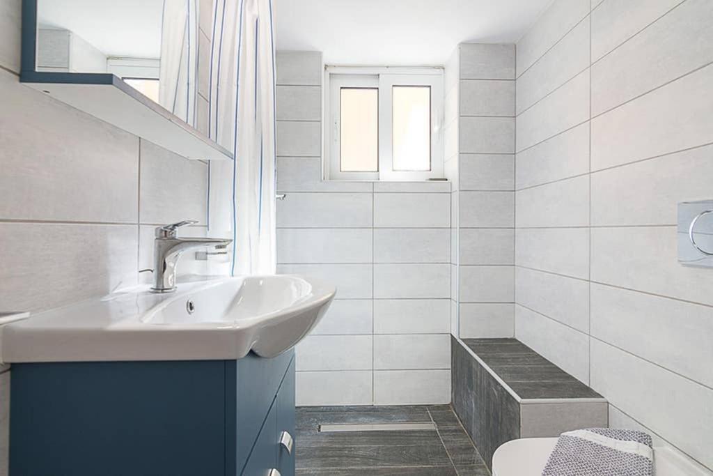 Cozy Flat With 1 Bedroom Next To Metro Station Atene Esterno foto