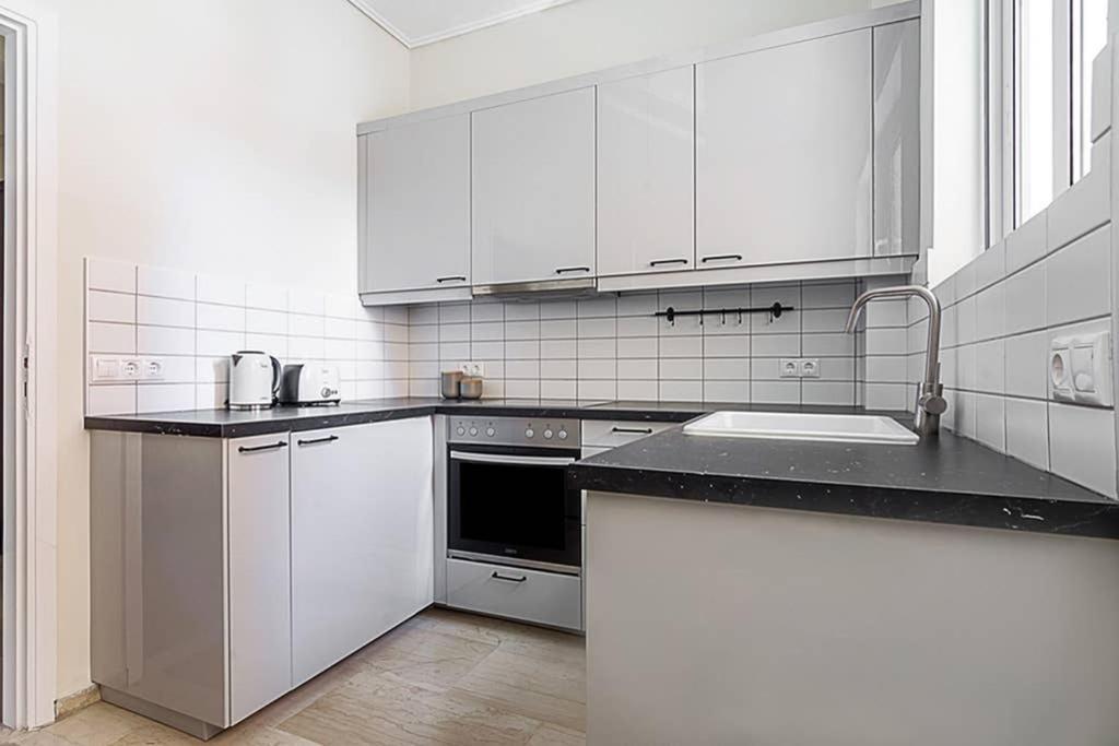 Cozy Flat With 1 Bedroom Next To Metro Station Atene Esterno foto